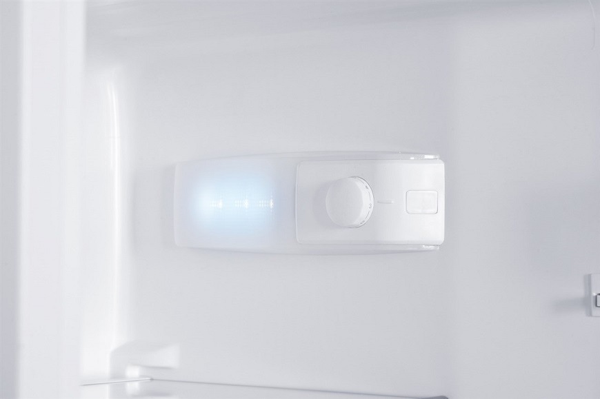 Lednice s mrazákem ETA354690000D, LED osvětlení