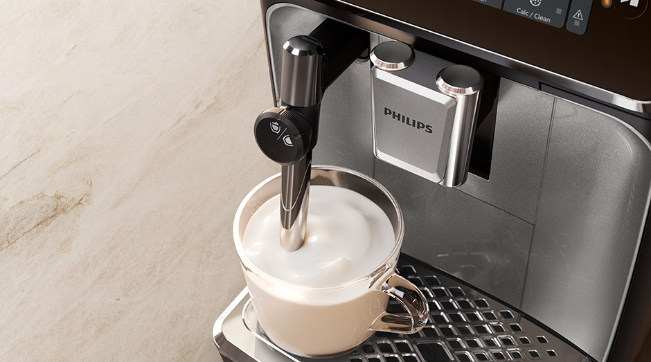 Napěňovač mléka automatického kávovaru Philips EP3329/70 3300 Series připravuje mléčnou pěnu
