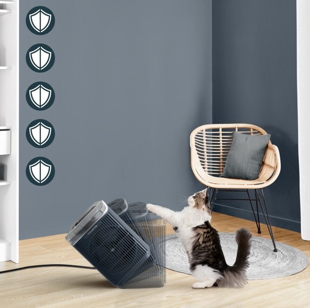 Teplovzdušný ventilátor Rowenta SO6551F0 Intense Comfort Aqua černý Teplovzdušný ventilátor Rowenta SO6551F0 Intense Comfort Aqua a kočka, která se ho snaží převrhnout