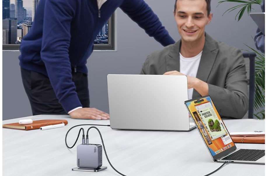 Nabíječka do sítě UGREEN Nexode 160 W GaN, 1x USB. 3x USB-C šedá Nabíječka do sítě UGREEN Nexode 160 W GaN, 1x USB. 3x USB-C - šedá