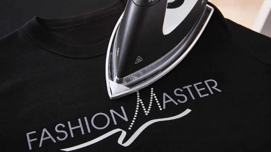 Žehlicí systém Miele B4847 FashionMaster 4.0 Žehlička žehlí s žehlicí násadou s nepřilnavým efektem přes potisk na textilii