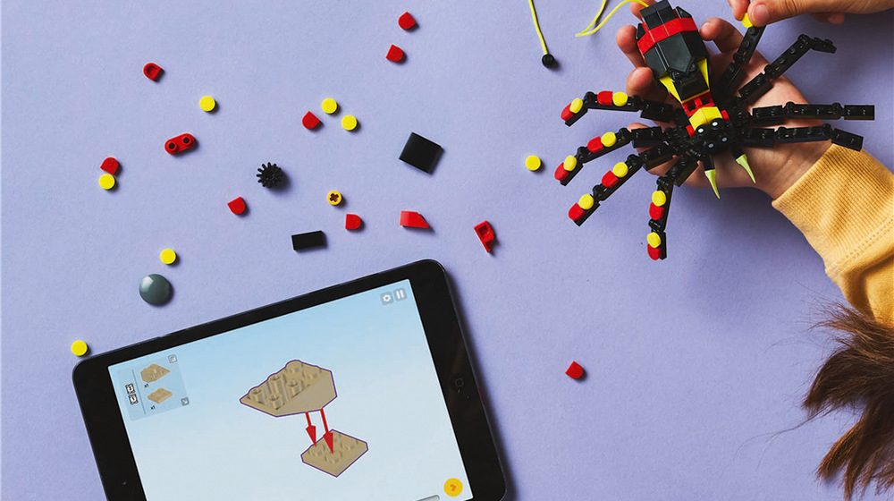 Stavebnice LEGO® Creator 3 v 1 31159 Divoká zvířata: Překvapivý pavouk Ze stejných 153 dílků lze postupně přestavět pavouka na pohyblivého škorpióna nebo hada.