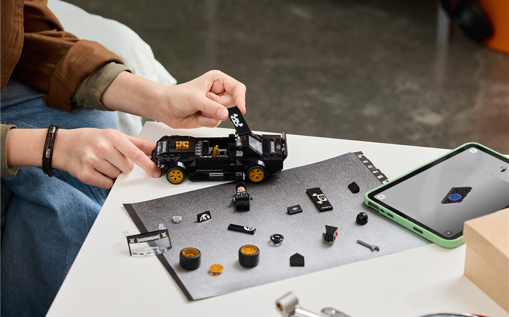 Detailní model Mustangu Hoonicorn V1 od Kena Blocka zachycuje jeho ikonický design včetně závodních prvků.