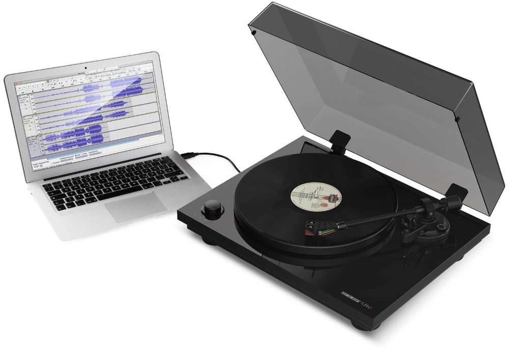 Gramofon Reloop HiFi Turn 3 MK2 připojený k notebooku přes USB pro digitalizaci vinylů
