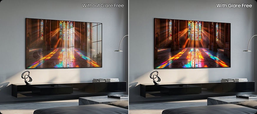 Televize Samsung QE77S92H Televize Samsung S92H s odlesky na levé půlce a na pravé půlce bez odlesků