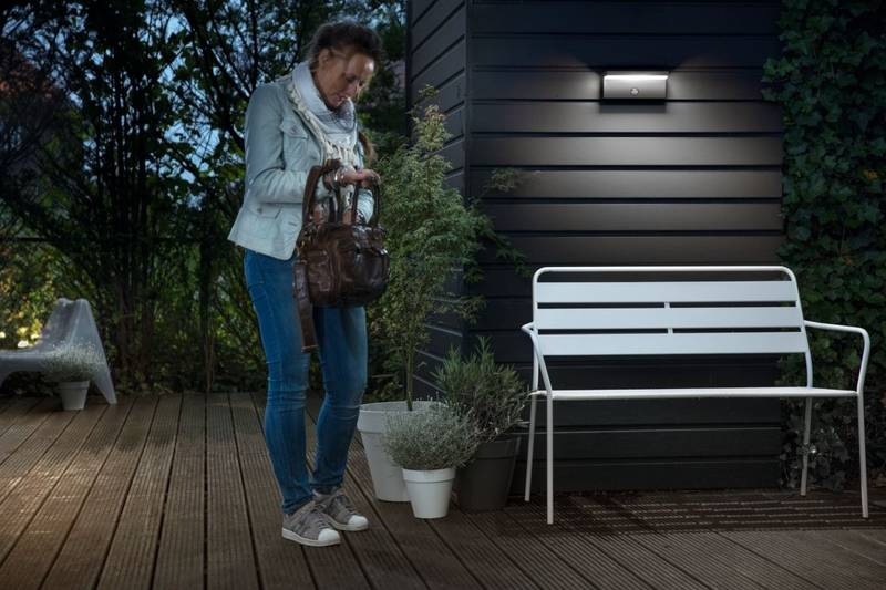 Nástěnné svítidlo Philips Bustan, LED, senzor pohybu, neutrální bílá - antracitové