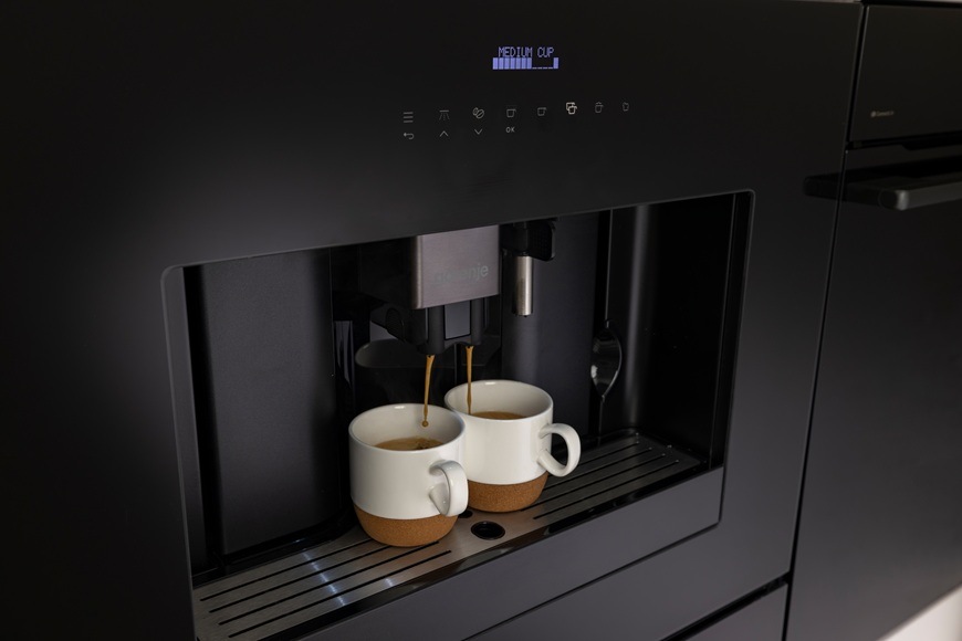 Espresso Gorenje G800 CM4G8BG černá Kávovar Gorenje CM4G8BG je opatřen funkcí TwoCups, díky které si připravíte dvě kávy najednou.