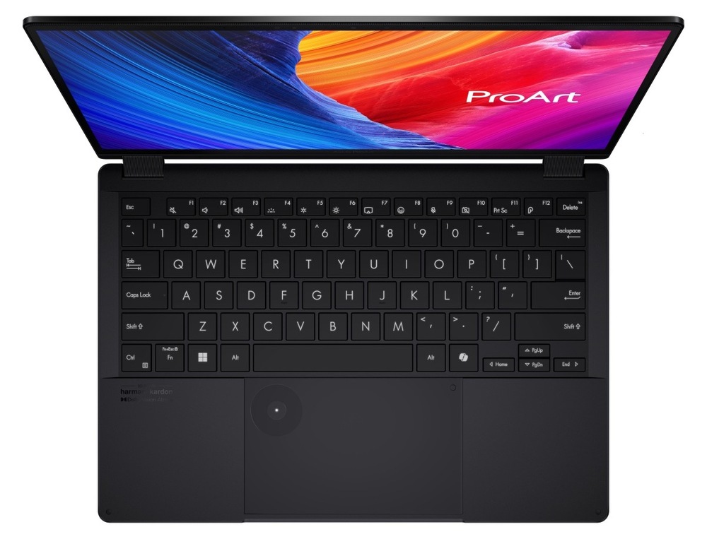 Pohled shora na klávesnici notebooku Asus ProArt PX13