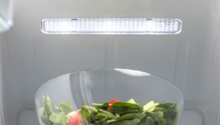 Americká chladnička Hisense RS711N4WFE, černá, LED osvětlení