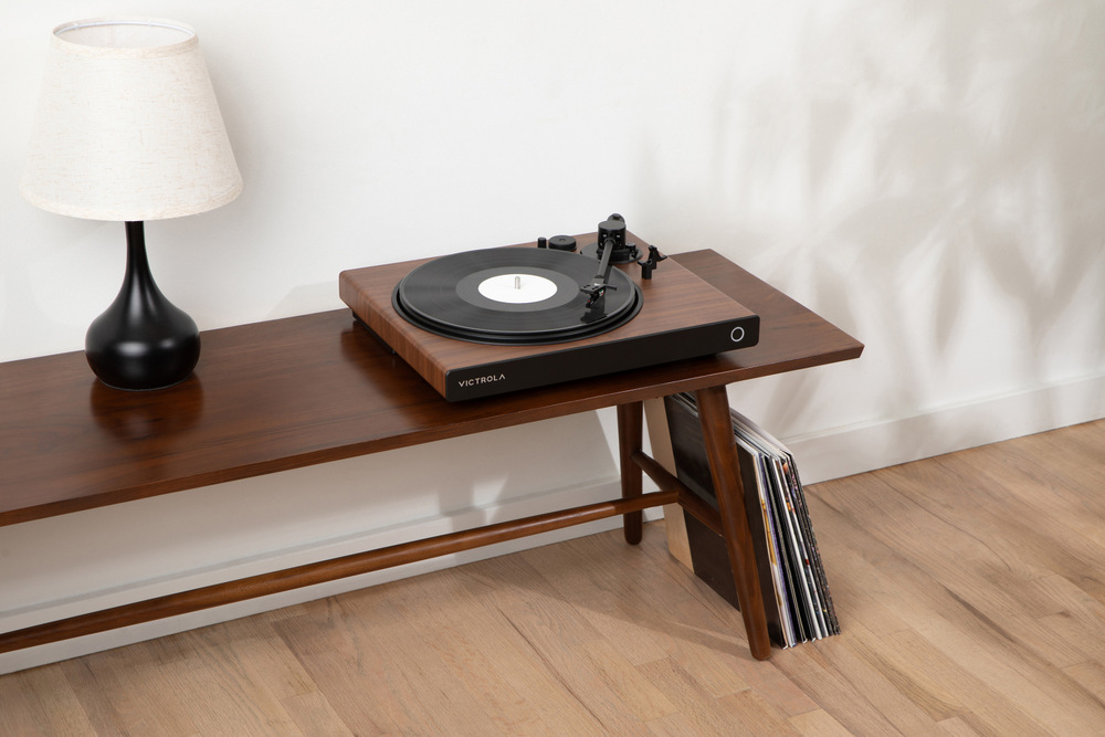 Gramofon Victrola VPT-1520 Wave černý/hnědý Gramofon Victorla se jednoduše nastavuje