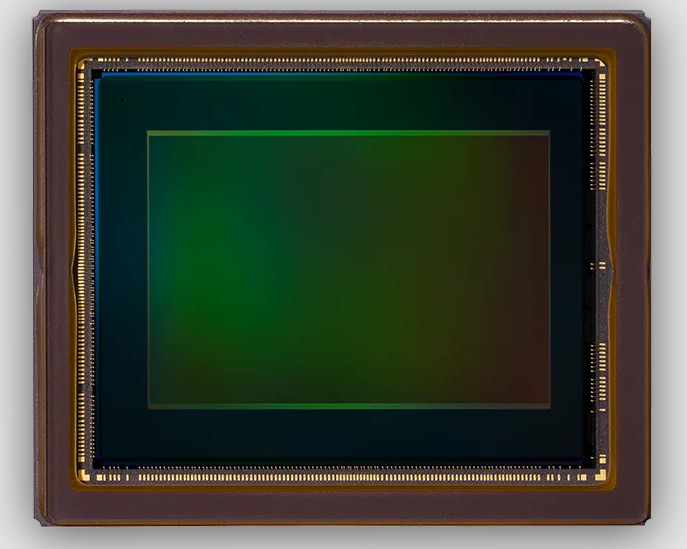 Fujifilm X-E5 se opírá o špičkové výkony 40Mpx snímače