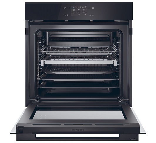 otevřená trouba Haier H6 ID48C5YTB, uvnitř se nachází 2 rošty, 2 plechy a airfry plech