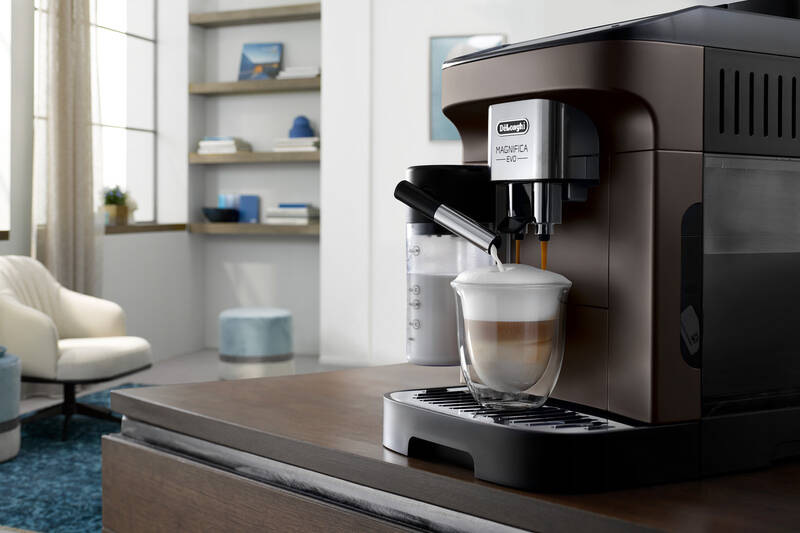 Automatický kávovar De'Longhi Magnifica Evo ECAM 293.61BW hnědý