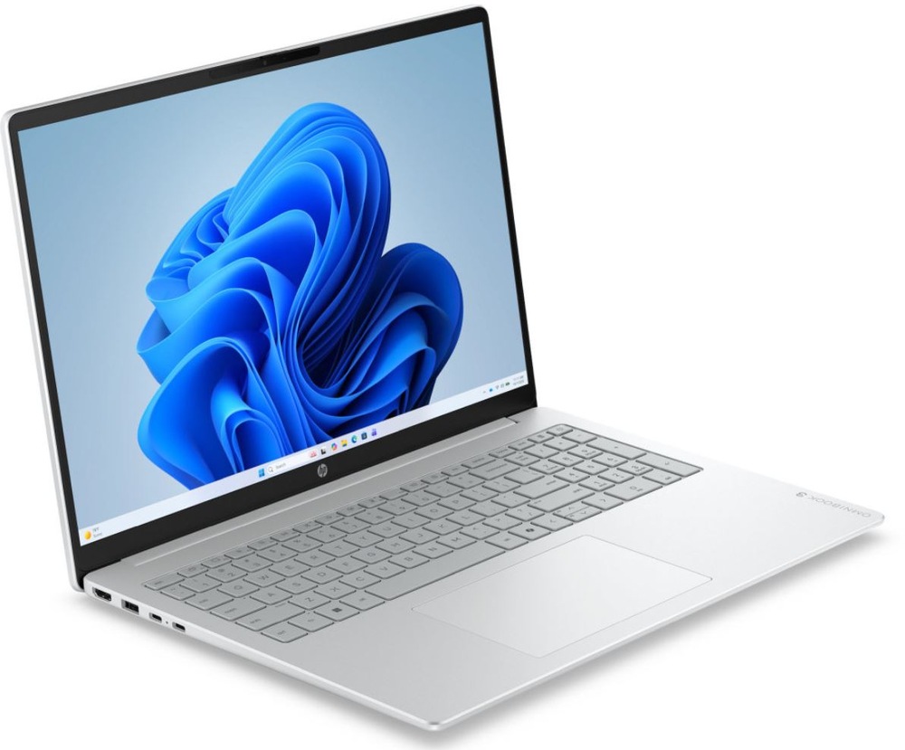 Notebook HP Omnibook 3 16-by0608ncx + Game Pass předplatné na 2 měsíce stříbrný Notebook HP OmniBook 3 v šikmém pohledu s tenkým provedením