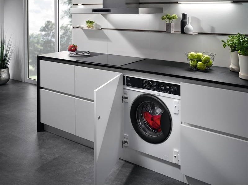 Vestavná pračka AEG ProSteam® 7000 L7FNE48SI bílá Vestavná pračka AEG ProSteam® 7000 L7FNE48SI bílá