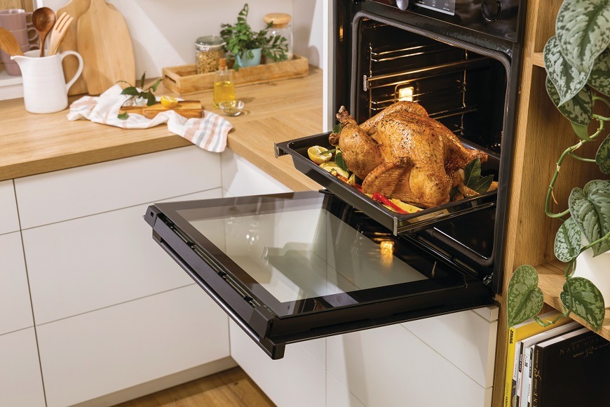 Multifunkční vestavná trouba Gorenje BOP6737E02BK, 77 litrů