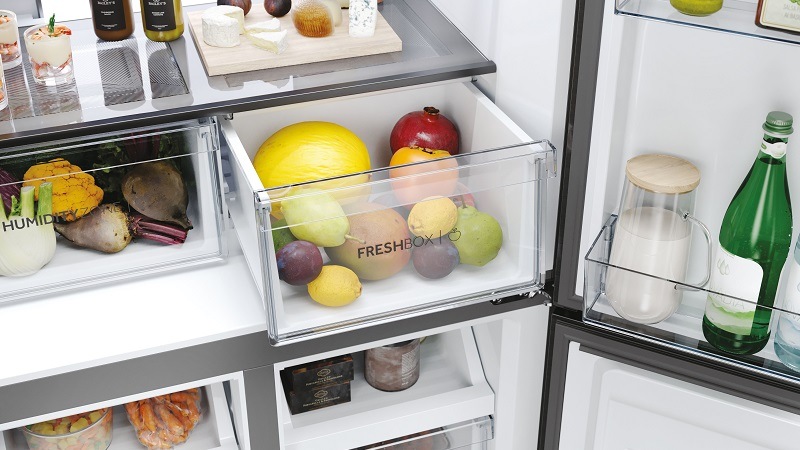 Americká lednice Haier HCR7818DNMM stříbrná