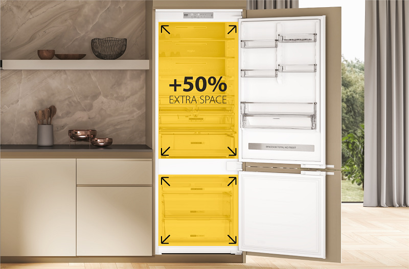 Chladnička s mrazničkou Whirlpool WH SP70 T121 bílá Chladnička kombinovaná Whirlpool WH SP70 T121, NoFrost vestavná, šířka 69 cm nabízí až o 50 % více vnitřního prostoru, jak je vidět na uvedeném vizuálu, kde je tevřený spotřebič v moderně zařízené kuchyni