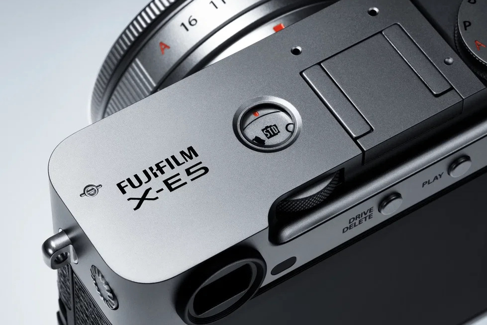 Fujifilm X-E5 poskytuje přístup k 20 filmovým simulacím