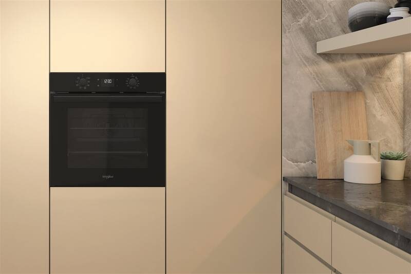 Horkovzdušná vestavná trouba Whirlpool OMR55CU1B, černá, design Actual