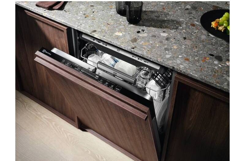 Myčka nádobí Electrolux 700 PRO EEM88510W https://www.kasa.cz/services/TsPreviewProduct/?match=ELEEEM88510W