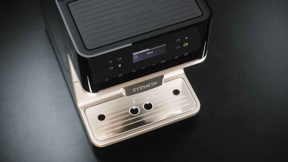 Automatický kávovar Miele CM 6360 černý