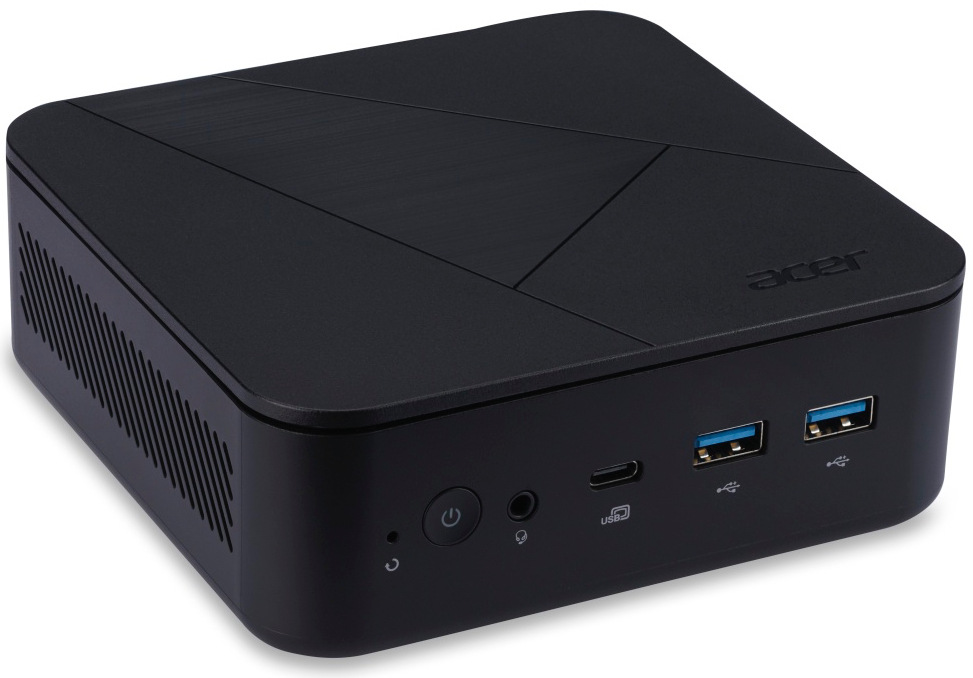 PC mini Acer Veriton N1502G-13U5U černý Snímek počítače z úhlu. Levý bok se šikmými průduchy pro odvod tepla, na čelní straně tlačítko pro vypnutí a zapnutí PC, USB porty, audio port.