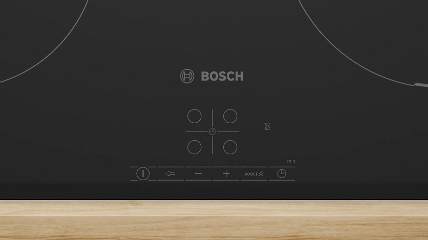 Detailní záběr na dotykové ovládání varné desky Bosch PIF61ABB5E
