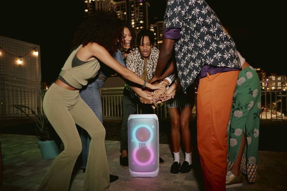 Party reproduktor JBL PARTYBOX STAGE 320 zajistí skvělou světelnou show