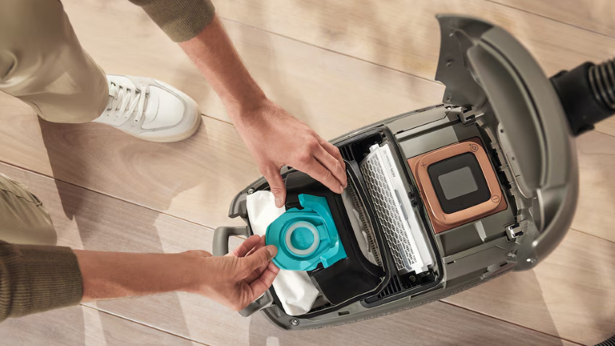 Podlahový vysavač Miele Guard L1 Red Pulse Rubínově červená Velvet