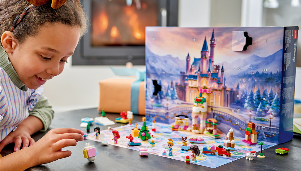 Po Vánocích mohou kalendář proměnit ve stolní hru a kombinovat jeho obsah s dalšími stavebnicemi LEGO ǀ Disney.