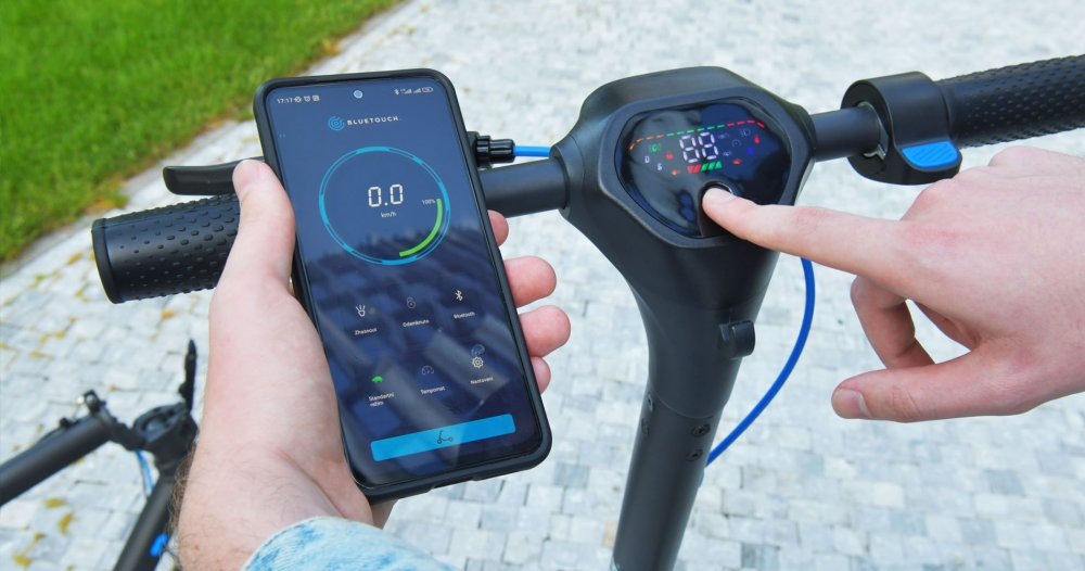 Elektrická koloběžka Bluetouch BT350 COMFY+ černá/červená Elektrická koloběžka Bluetouch BT350 COMFY+ černá/červená