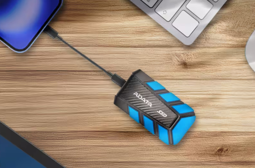 SSD externí ADATA SD820 1TB černý/modrý Velkou výhodou ADATA SD820 je i univerzální kompatibilita