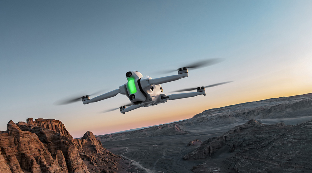 Dron Insta360 Antigravity A1 Standard Bundle šedý Insta360 Antigravity A1 zvládá natáčet do 8K rozlišení