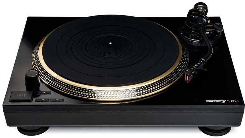 Gramofon Reloop Turn5 s otevřeným protiprachovým krytem a vinylovou deskou