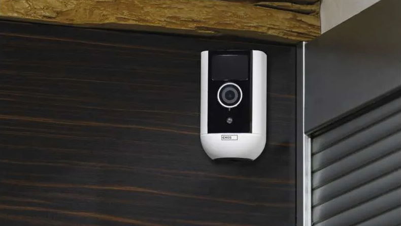 IP kamera EMOS GoSmart IP-210 SNAP s Wi-Fi bílá