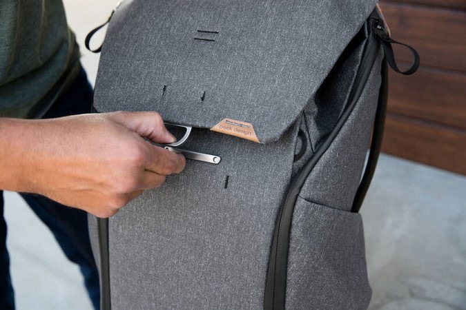 Batoh Peak Design Everyday Backpack 30L (v2) šedý Batoh Peak Design Everyday Backpack 30L (v2) šedý