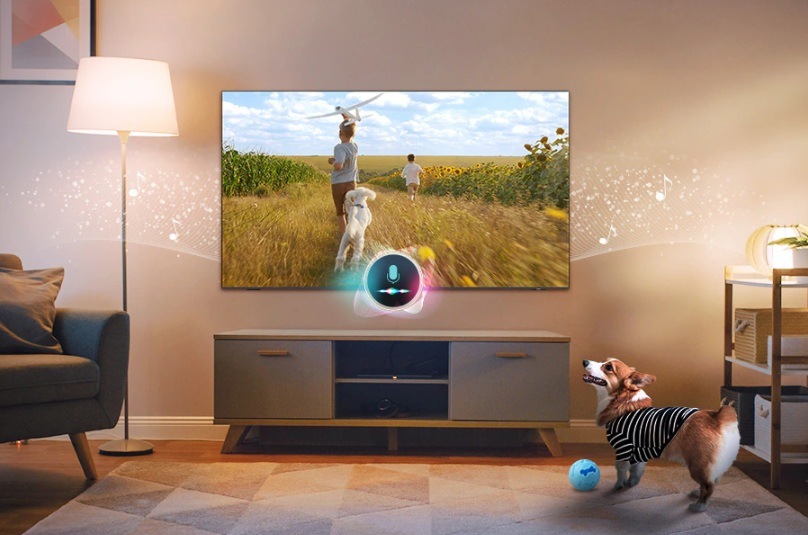 Televize Samsung QE55QN72F Pes u televize v obývacím pokoji - funkce detekce psího štěkání