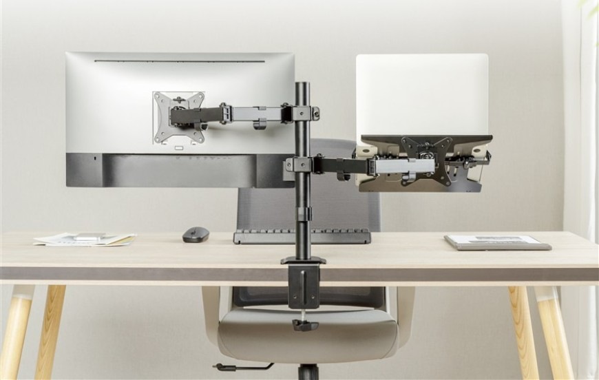 Držák Gembird MA-DA-03, pro monitor, naklápěcí, pro úhlopříčky 17"-32”, nosnost 9kg černý Naklápěcí držák Gembird MA-DA-03 pro monitor instalovaný na hraně stolu