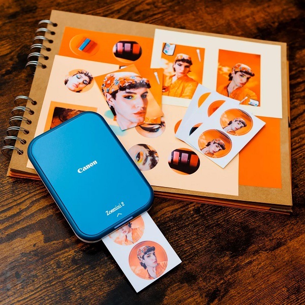 Fototiskárna Canon Zoemini 2 PLUS při tisku fotografie