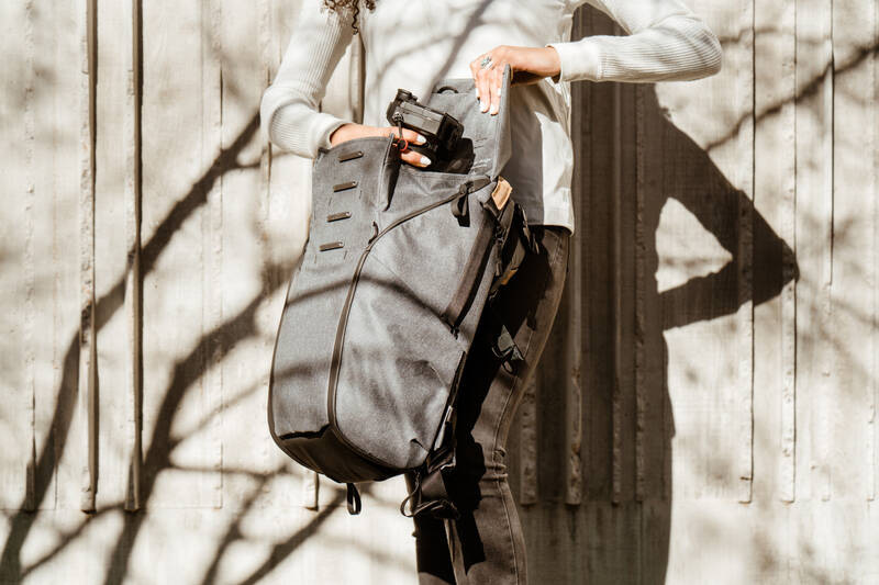 Batoh Peak Design Everyday Backpack 20L (v2) šedý Batoh Peak Design Everyday Backpack 20L (v2) šedý