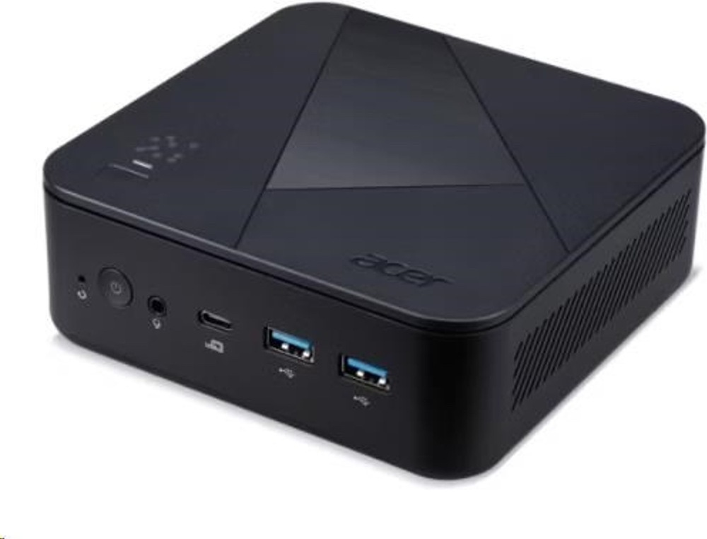 Na obrázku je mini počítač Acer Revo Box RB102-BARR R5 v černém provedení z předního šikmého pohledu. Má nízké kompaktní tělo se zaoblenými rohy, geometrický vzor na horní straně a logo Acer. Na přední straně jsou vidět tlačítko napájení, audio konektor, USB-C a dva USB-A porty. Pravý bok má větrací mřížku pro chlazení.