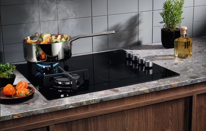 Kombinovaná varná deska Electrolux EGE6172NOK černá