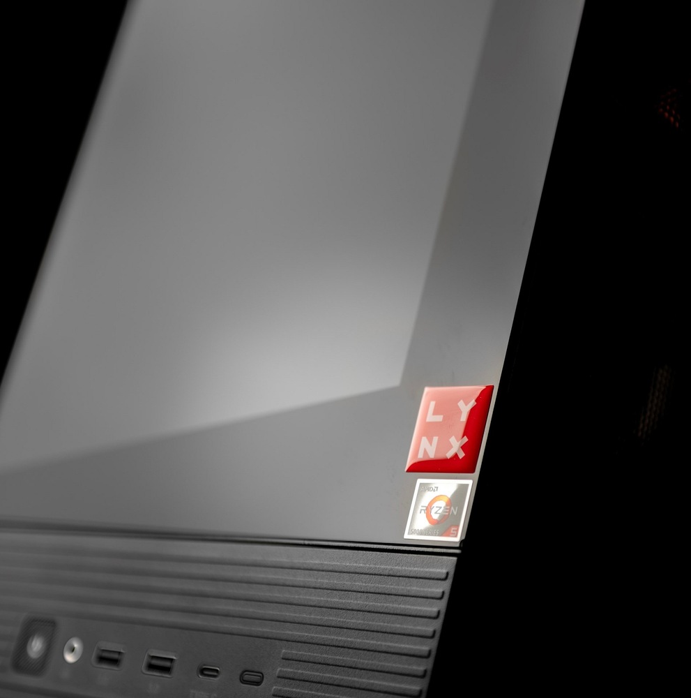 Herní počítač Lynx Challenger Ryzen 7 černý Lynx Challenger potěší i reprezentativní skříní ASUS