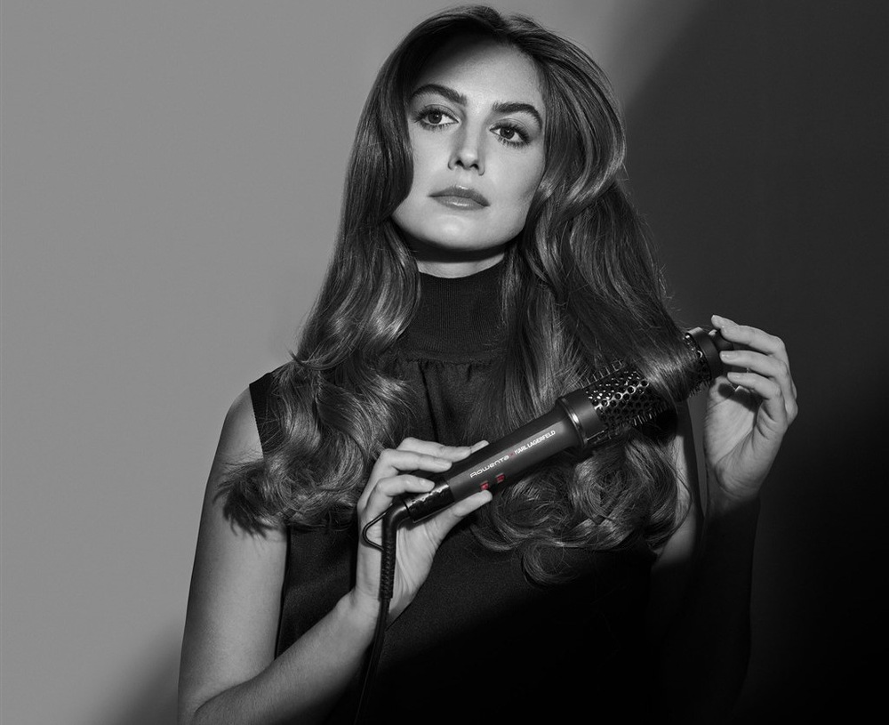 Vlasový kartáč Rowenta UB572LE0 x Karl Lagerfeld UB572LE0 Powerbrush černý Vlasový kartáč Rowenta UB572LE0 x Karl Lagerfeld UB572LE0 Powerbrush černý