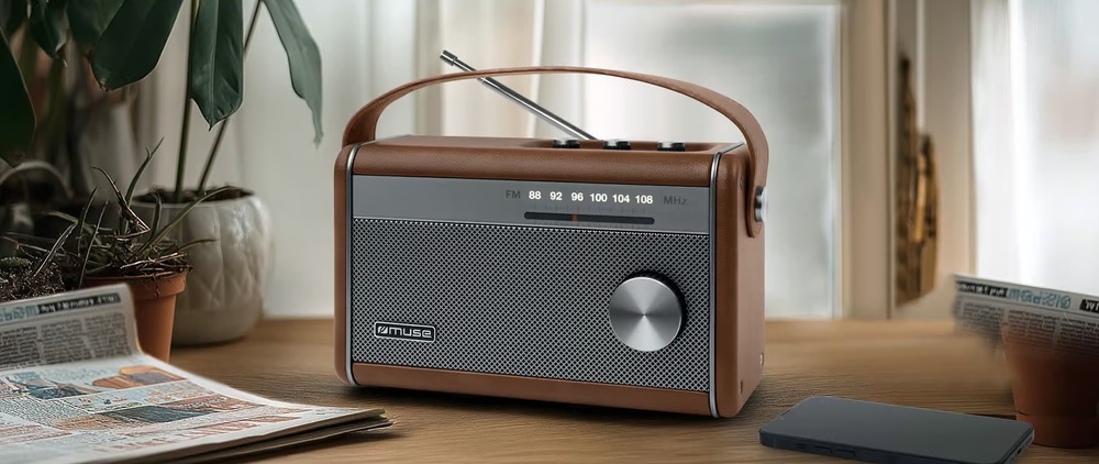 Radiopřijímač MUSE M-098BR hnědý Výrazně vám s tím pomůže analogový tuner, který se postará o plynule naladění požadované stanice, aniž byste ztráceli čas hledáním správné frekvence.