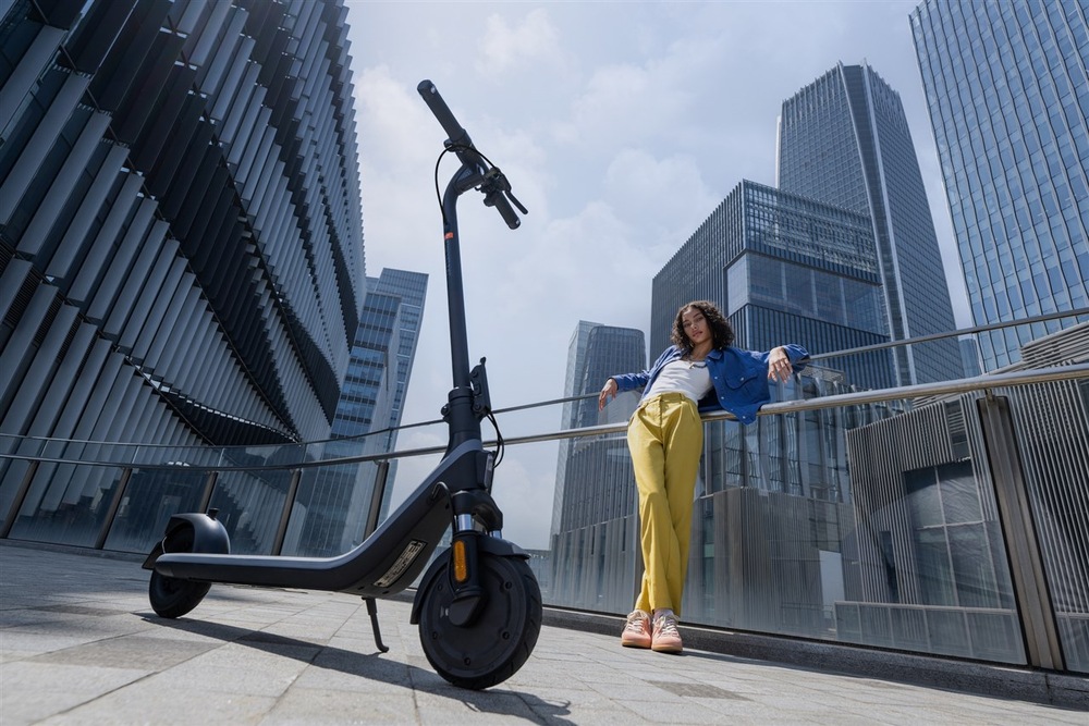 Elektrická koloběžka Segway E2 EII antracitová Elektrická koloběžka Segway E2 EII antracitová