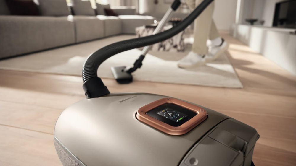 Podlahový vysavač Miele Guard L1 Comfort titanový