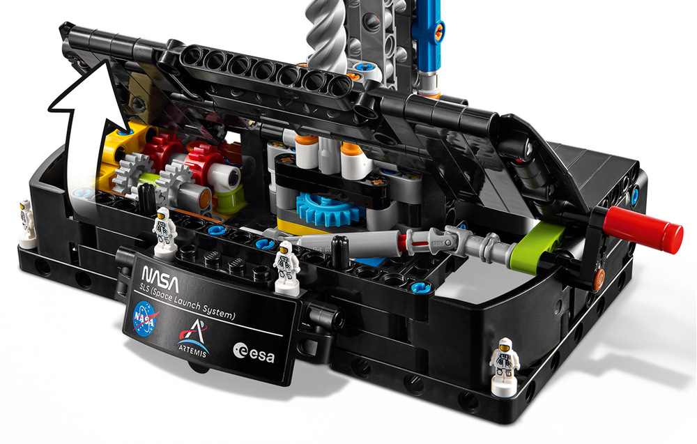 Stavebnice LEGO® Technic 42221 Raketa NASA Artemis Space Launch System Raketa po sestavení měří 70 × 16 × 8 cm a díky aplikaci LEGO Builder je stavění s 3D návodem ještě jednodušší.