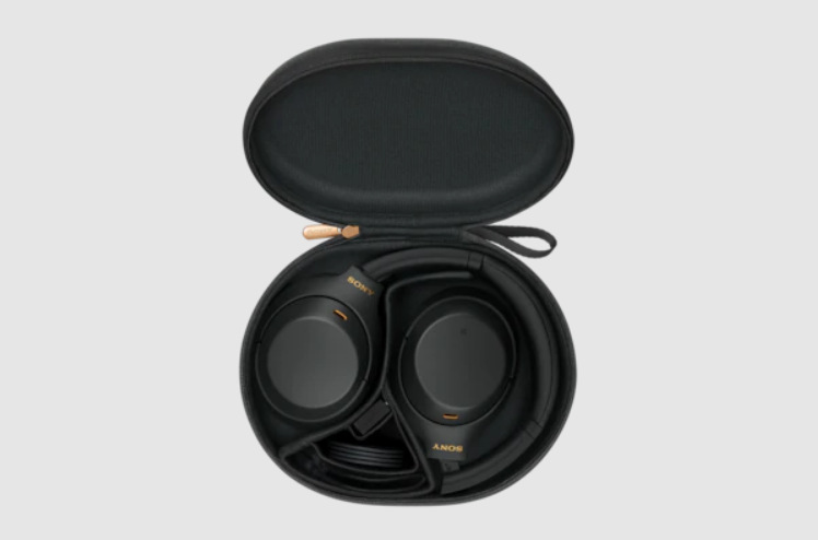 Sluchátka Sony WH-1000XM4 modrá Sluchátka Sony WH-1000XM4, přenosné pouzdro s kabelem